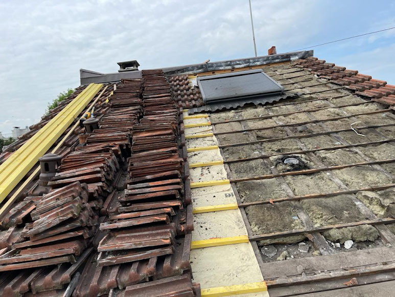 Remplacement de tuiles à Clamart dans les Hauts de Seine