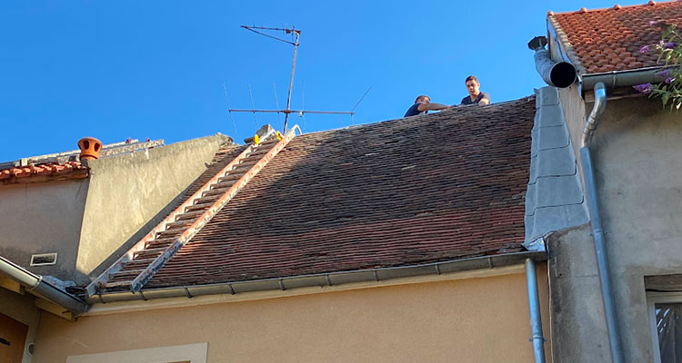 Nettoyage et démoussage de toiture à Clamart dans les Hauts de Seine